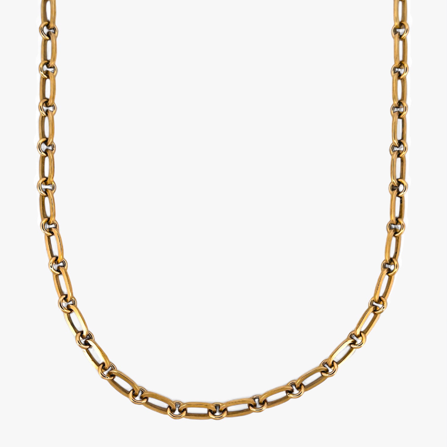 Cadena realizada en oro amarillo de 18kt con eslabones ovalados y redondos y cierre con brazo de seguridad. Cadenas de oro 18kt baratas al mejor precio.