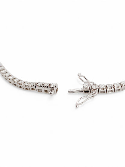 Pulsera en oro blanco Riviere de 18K con diamantes talla brillante y cierre seguro. Compra y venta de joyas en Barcelona de segunda mano restauradas al mejor precio.