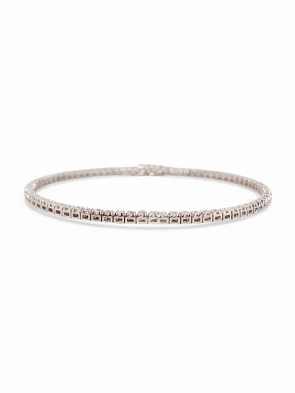 Pulsera en oro blanco Riviere de 18K con diamantes talla brillante y cierre seguro. Compra y venta de joyas en Barcelona de segunda mano restauradas al mejor precio.