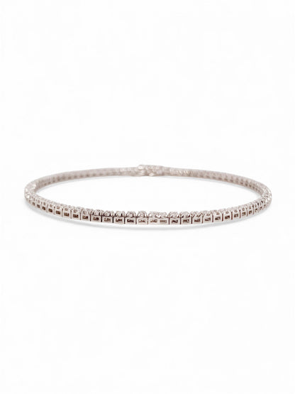 Pulsera en oro blanco Riviere de 18K con diamantes talla brillante y cierre seguro. Compra y venta de joyas en Barcelona de segunda mano restauradas al mejor precio.