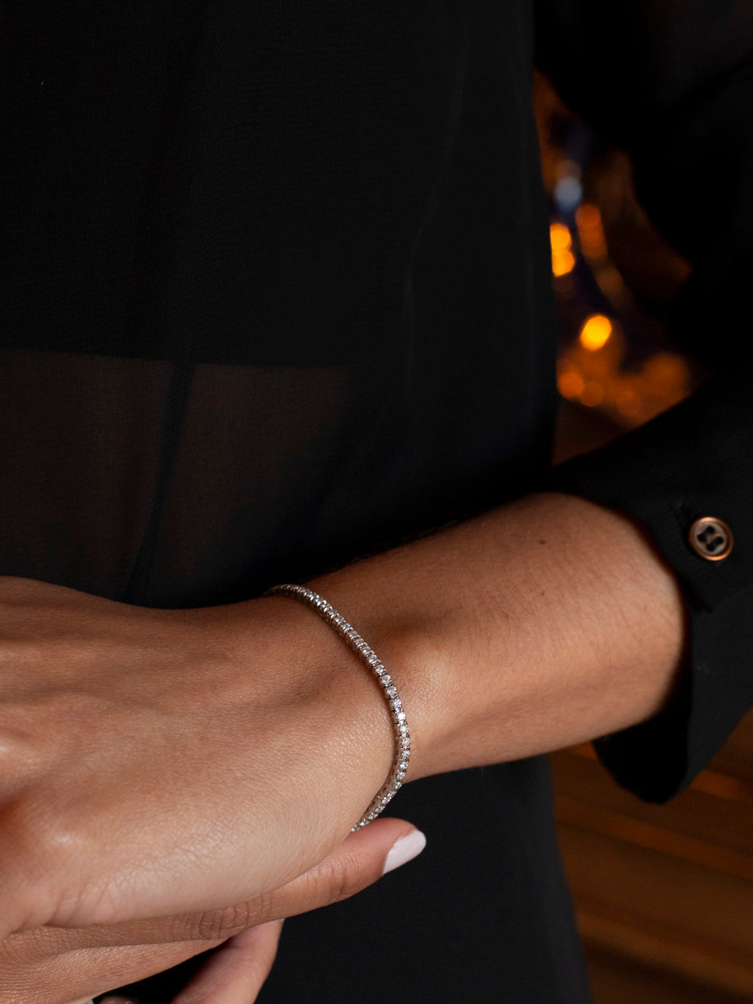 Pulsera en oro blanco Riviere de 18K con diamantes talla brillante y cierre seguro. Compra y venta de joyas en Barcelona de segunda mano restauradas al mejor precio.