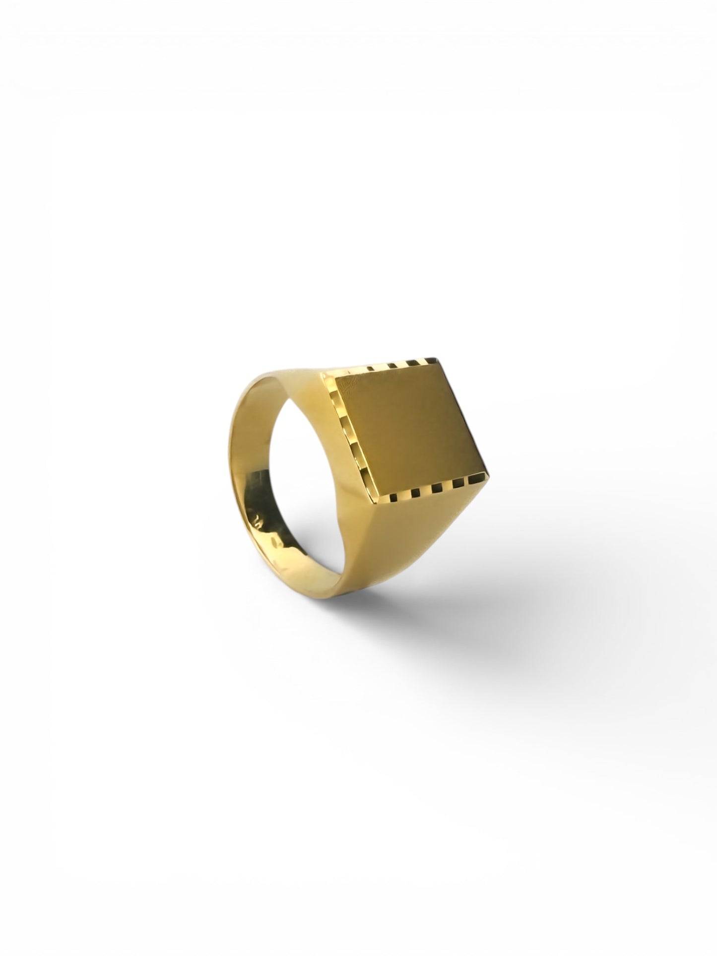 Comprar anillo tipo sello de oro amarillo de 18kt. Joyas de segunda mano y restauradas. Sellos de hombre  de oor 18kt baratos.