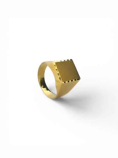 Comprar anillo tipo sello de oro amarillo de 18kt. Joyas de segunda mano y restauradas. Sellos de hombre  de oor 18kt baratos.