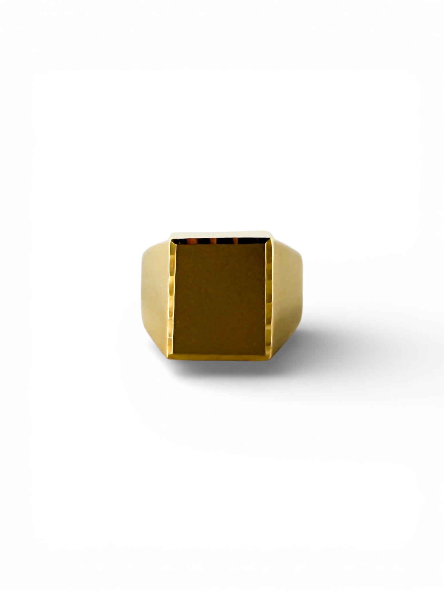 Comprar anillo tipo sello de oro amarillo de 18kt. Joyas de segunda mano y restauradas. Sellos de hombre  de oor 18kt baratos.