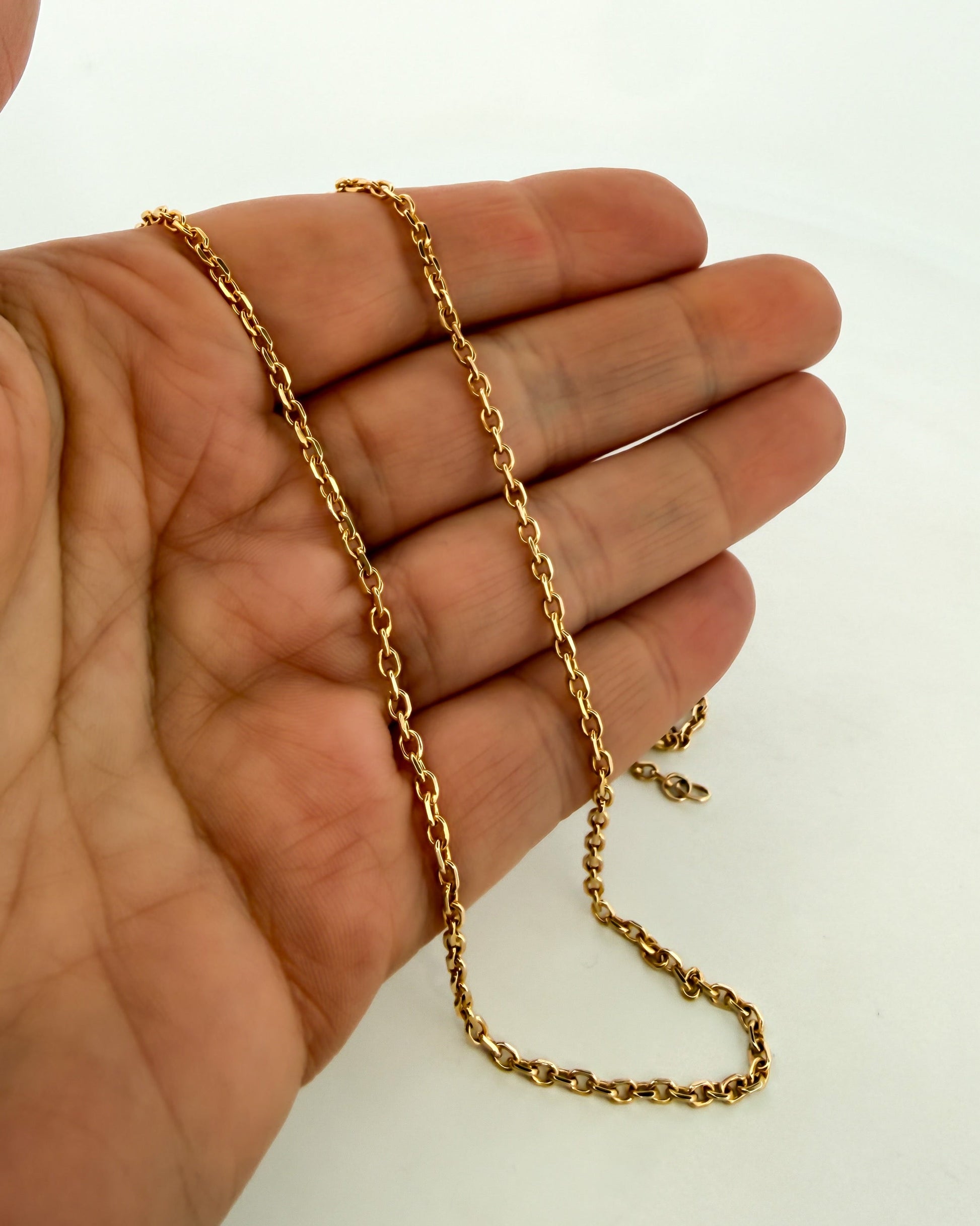 Comprar collar de oro amarillo de 18kt con cadena forzada de eslabones con un cierre tipo mosquetón. Envío gratis. Joyas restauradas. Joyería Ian'Or. Envío GRATIS.