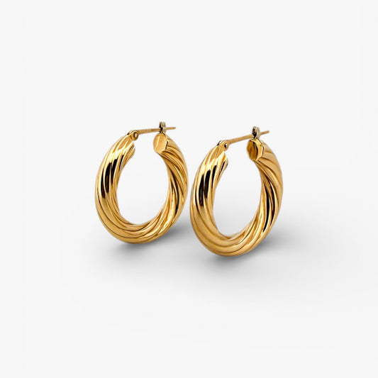 Comprar pendientes de aro de oro de 18kt de 25mm de diámetro y cierre tipo criolla. Joyas de oro de 18kt. Pendientes baratos. Joyas restauradas.