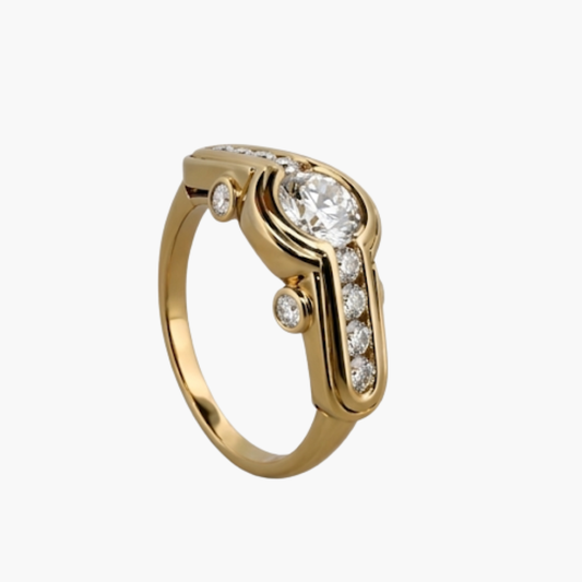 Comprar anillo realizado en oro amarillo de 18kt con brillante central de 0,50ct y carril de 4 diamantes en los brazos.Joyas de segunda mano. Joyas con diamantes. Joyería Ian'Or.