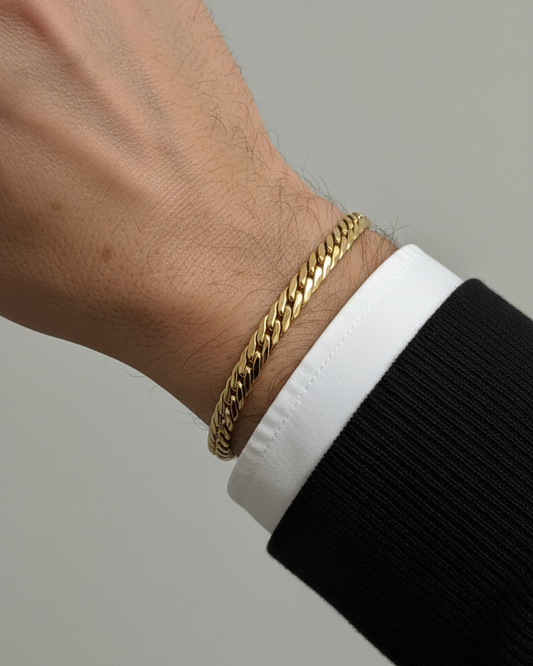 Comprar pulsera oro amarillo de 18kt con cadena tipo cubana. La pulsera mide 21
mm de largo y 6,25mm de grosor. Dispone de cierre tipo mosquetón. Joyeria Ian'Or