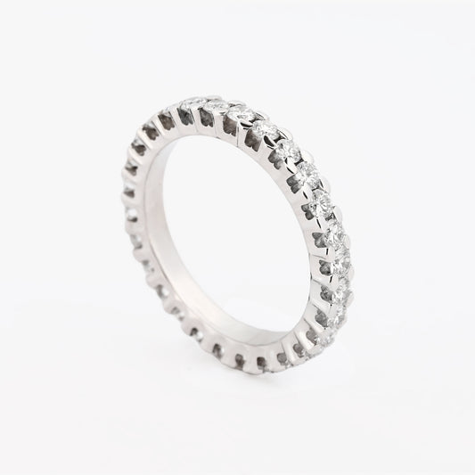 Comprar alianza entera realizada en oro blanco de 18kt con carril de diamantes talla brillante. Anillos de segunda mano. Joyería Ian'Or. Envío GRATIS. Ian'Or.