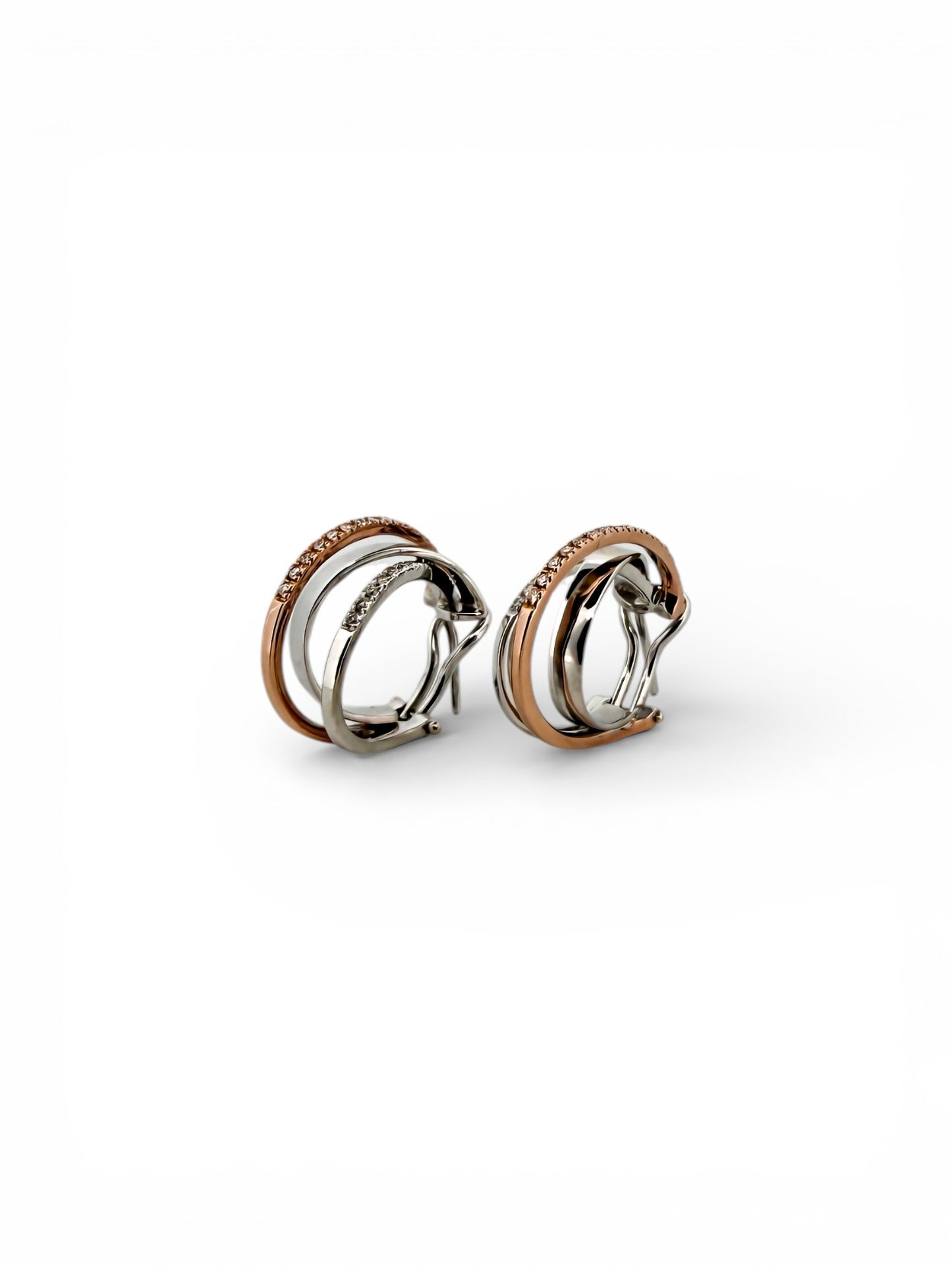 Comprar pendientes de aro triples realizados en oro blanco y oro rosa de 18kt con diamantes talla brillante. Estos pendientes disponen de cierre tipo Omega. Joyas de segunda mano. Envío gratis. Ian'Or.