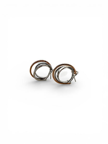 Comprar pendientes de aro triples realizados en oro blanco y oro rosa de 18kt con diamantes talla brillante. Estos pendientes disponen de cierre tipo Omega. Joyas de segunda mano. Envío gratis. Ian'Or.