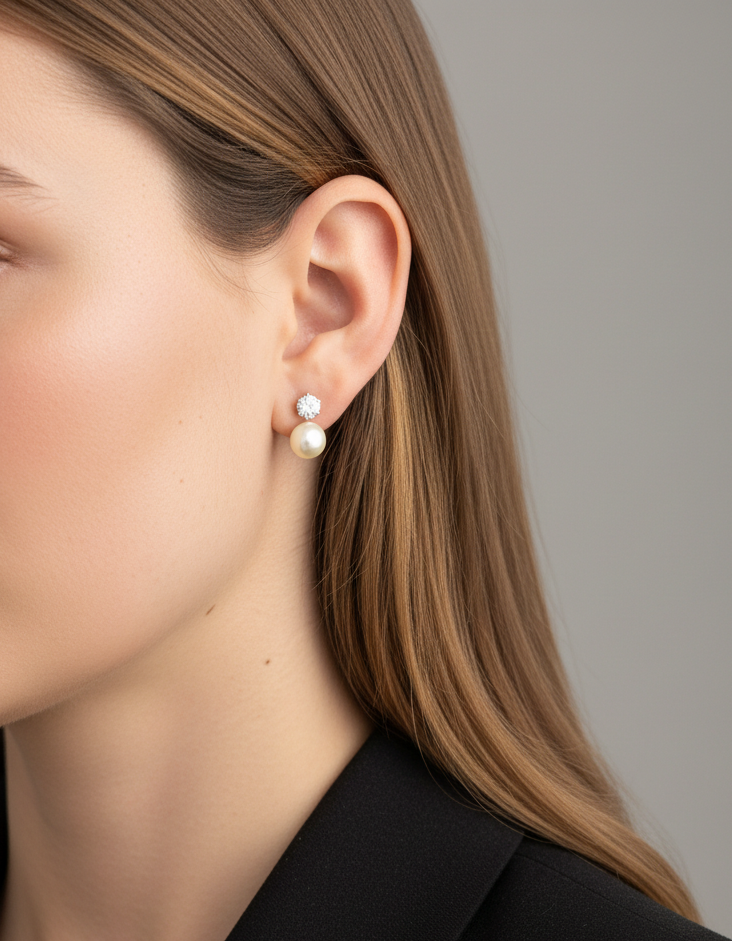 Comprar pendientes tu y yo de oro blanco de 18kt con 2 diamantes talla brillante de 0,60ct y perla cultivada de 9mm. Cierre Omega. Comprar pendientes tu y yo al mejor precio en barcelona.