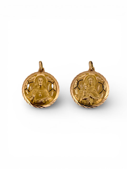 Comprar colgante medalla tipo escapulario realizado en oro amarillo de 18kt con grabado de la Virgen del Carmen y el sagrado corazón de Jesús. Joyas de oro al mejor precio