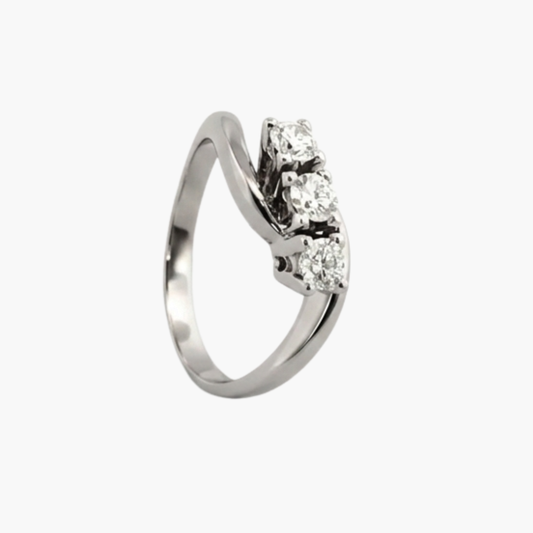 Comprar Anillo tipo tresillo realizado en oro blanco y diamantes con engaste en 4 grapas, Joyas restauradas. Joyería compro oro Ian'Or. Envío GRATIS.