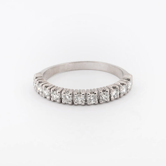 Comprar media alianza realizada en oro blanco 18kt con carril de 11 diamantes. Joyas acondicionadas. Envío GRATIS. Anillos de compromiso baratos. Ian'Or.