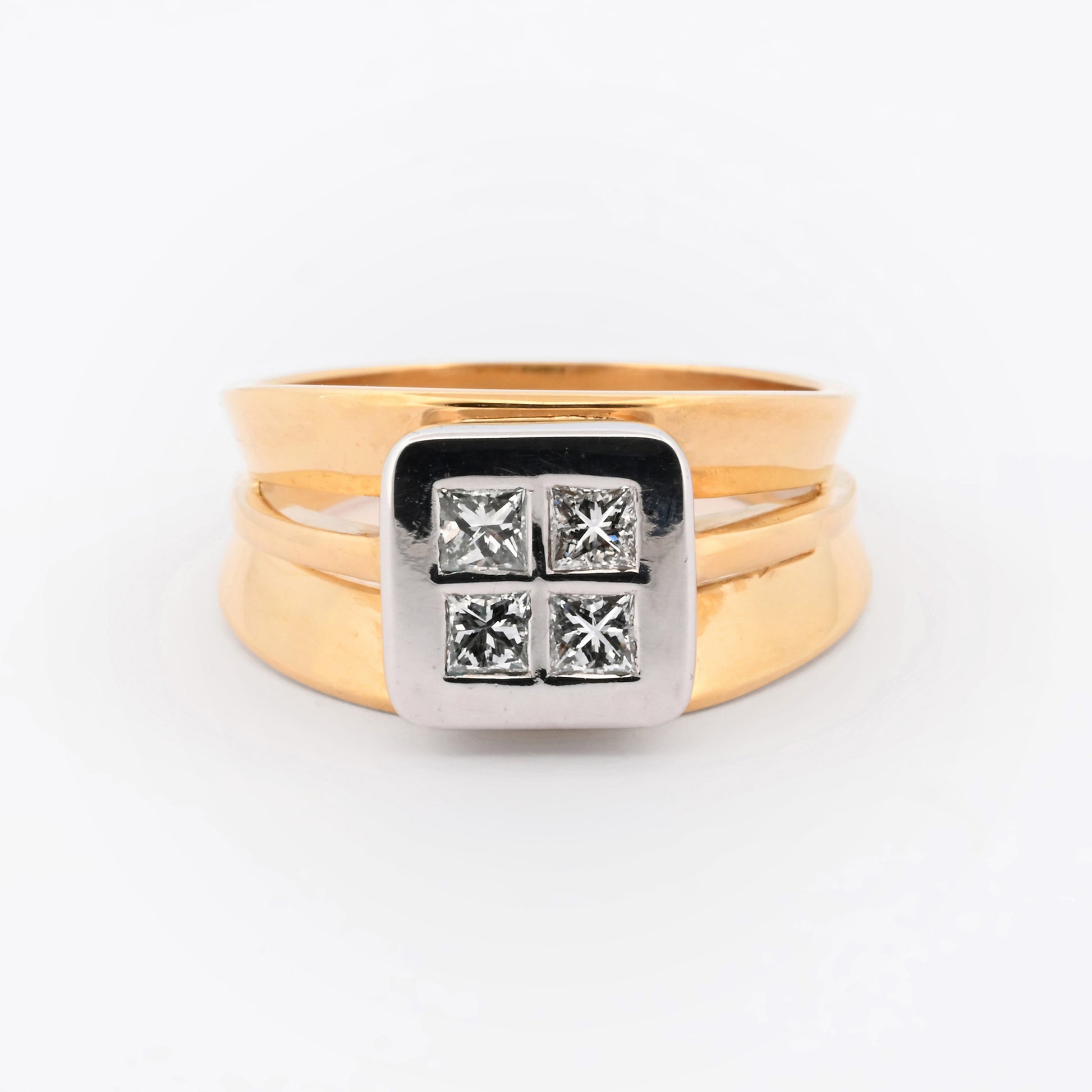 Comprar anillo realizado en oro amarillo de 18kt con diamantes talla princesa. Anillos de segunda mano. Joyería Ian'Or. Envío gratis.