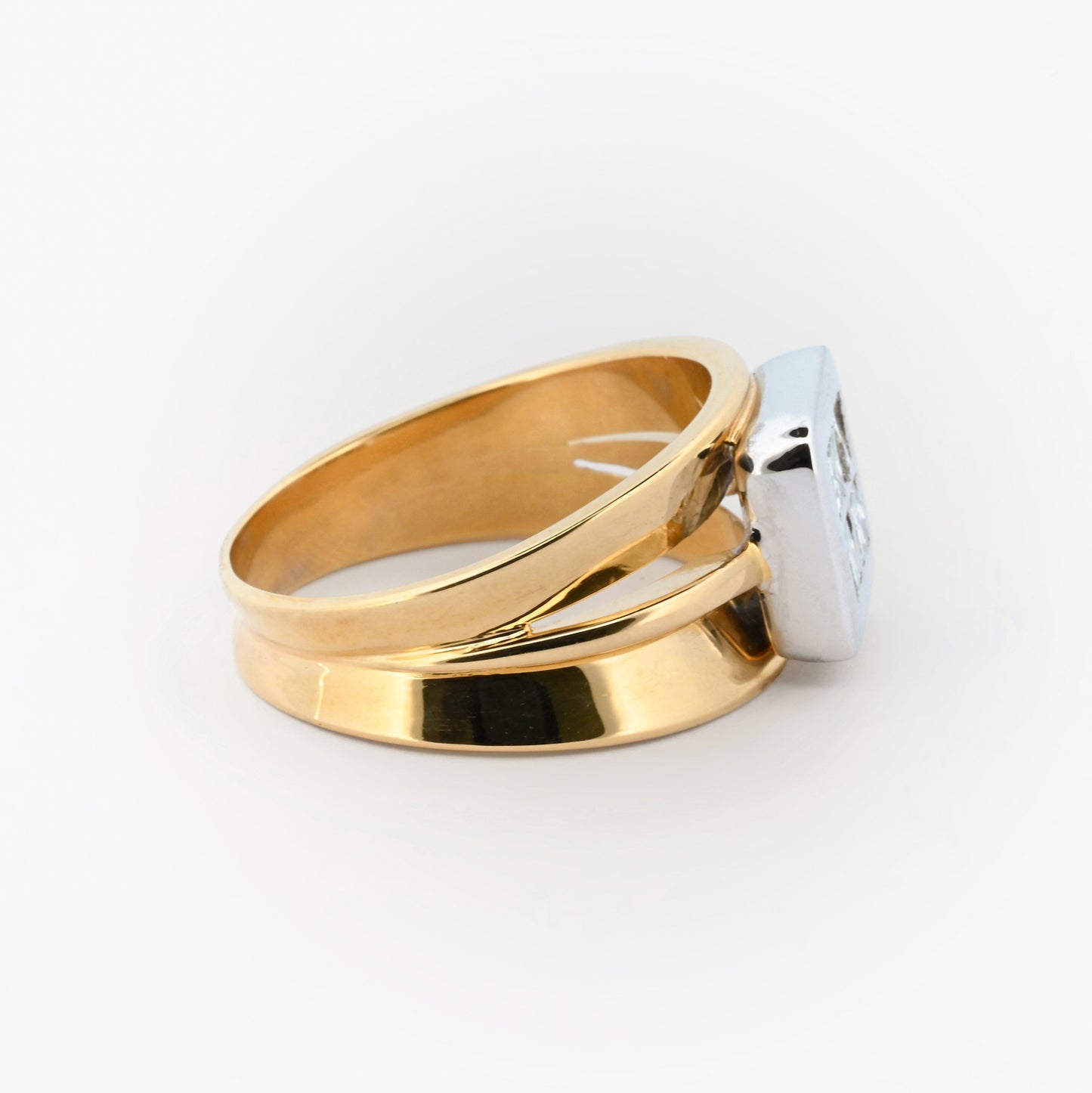 Comprar anillo realizado en oro amarillo de 18kt con diamantes talla princesa. Anillos de segunda mano. Joyería Ian'Or. Envío gratis.