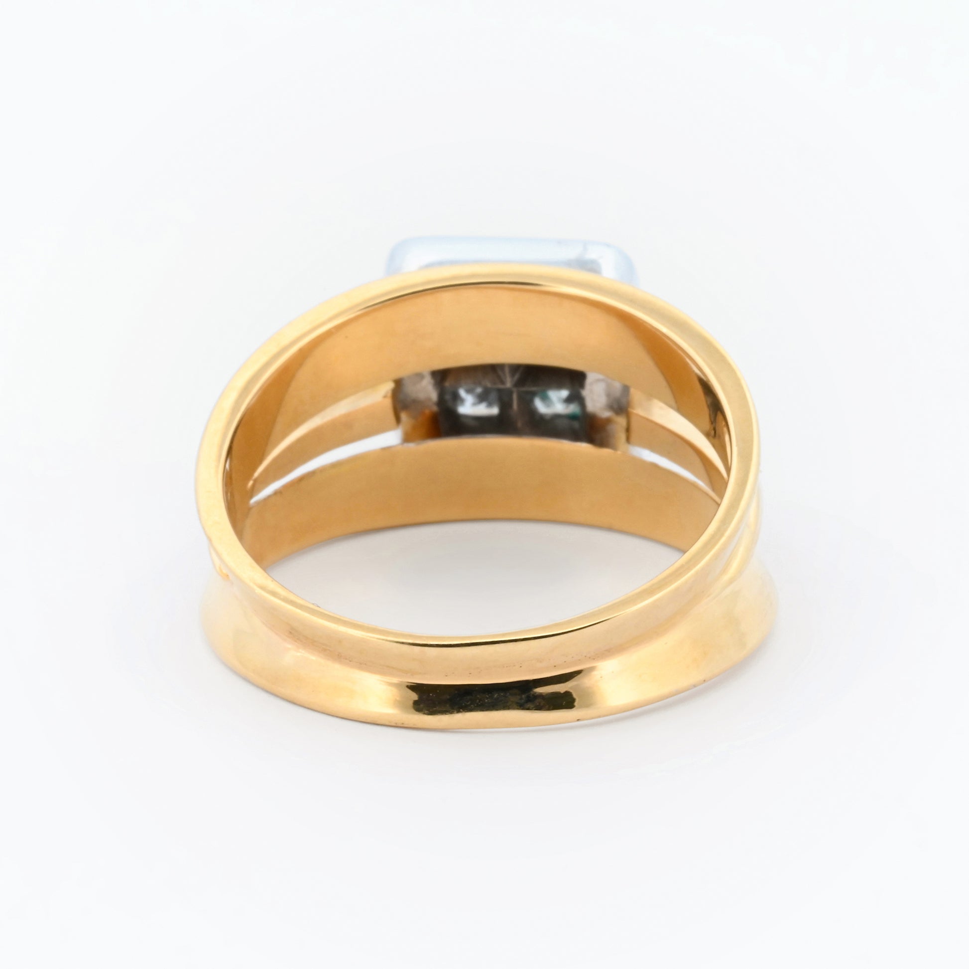 Comprar anillo realizado en oro amarillo de 18kt con diamantes talla princesa. Anillos de segunda mano. Joyería Ian'Or. Envío gratis.
