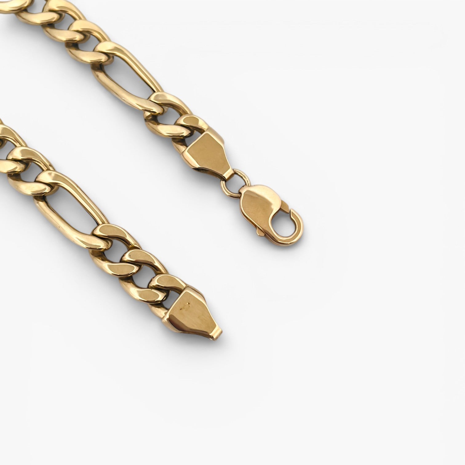 Comprar pulsera oro amarillo de 18kt con cadena alterna barbada. La cadena mide 21cm y dispone de cierre tipo mosquetón. Pulseras de oro 18kt al mejor precio.