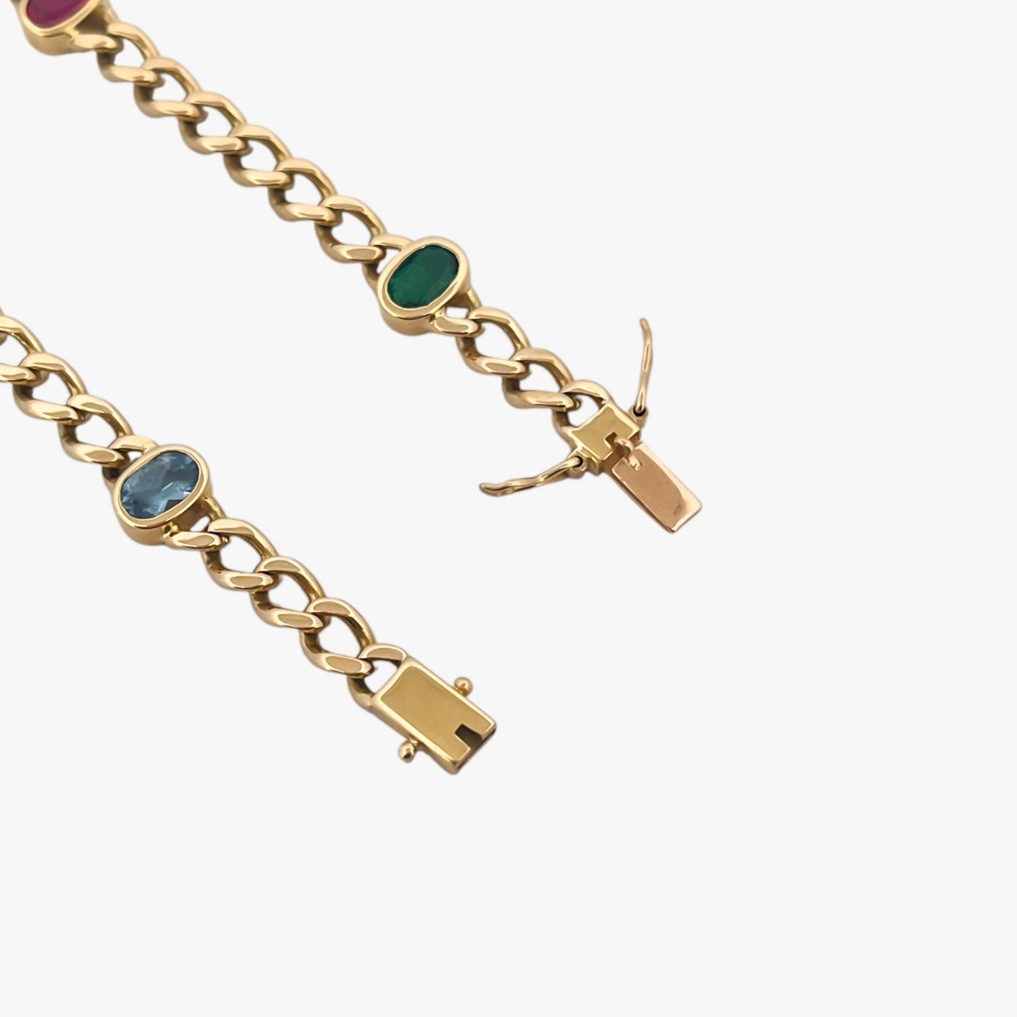 Comprar pulsera realizada oro amarillo de 18kt con cadena tipo barbada cubana y tiene 2 zafiros rosas, 1 zafiro azul y 1 topacio rosa, intercalados. Esta pulsera dispone de cierre tipo cajon con doble brazo de seguridad. Pulseras de oro 18kt baratas