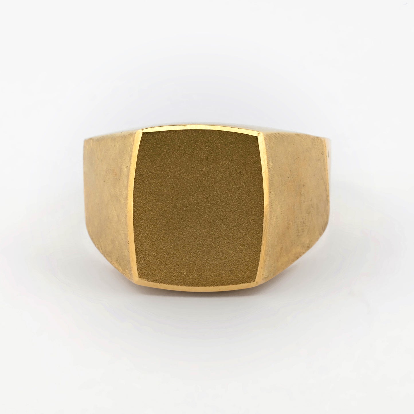 Comprar anillo tipo sello de oro amarillo de 18kt. Joyas de segunda mano y restauradas. Sellos de hombre  de oro 18kt baratos.