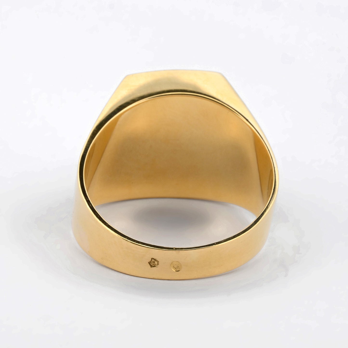 Comprar anillo tipo sello de oro amarillo de 18kt. Joyas de segunda mano y restauradas. Sellos de hombre  de oro 18kt baratos.
