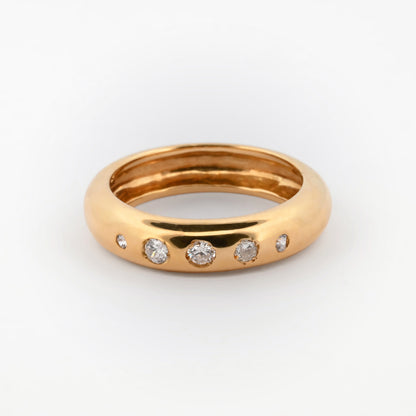 Comprar anillo realizado en oro amarillo con 5 brillantes en un lado del anillo. Anillos de segunda mano. Joyería Ian'Or. Envío gratis. Joyeria en Barcelona.