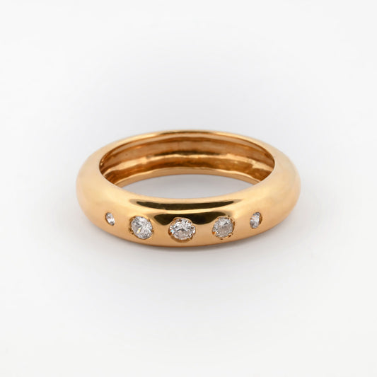 Comprar anillo realizado en oro amarillo con 5 brillantes en un lado del anillo. Anillos de segunda mano. Joyería Ian'Or. Envío gratis. Joyeria en Barcelona.