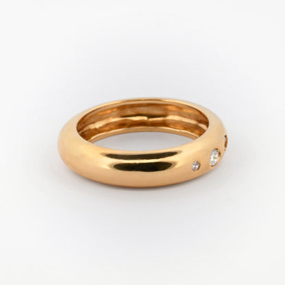 Comprar anillo realizado en oro amarillo con 5 brillantes en un lado del anillo. Anillos de segunda mano. Joyería Ian'Or. Envío gratis. Joyeria en Barcelona.