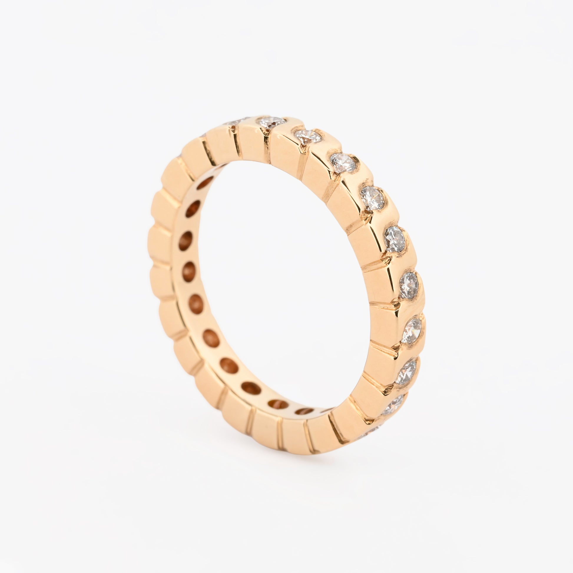 Comprar alianza completa en oro amarillo de 18kt con carril de diamantes talla brillante. Joyas de segunda mano. Joyas con diamantes. Joyería Ian'Or.