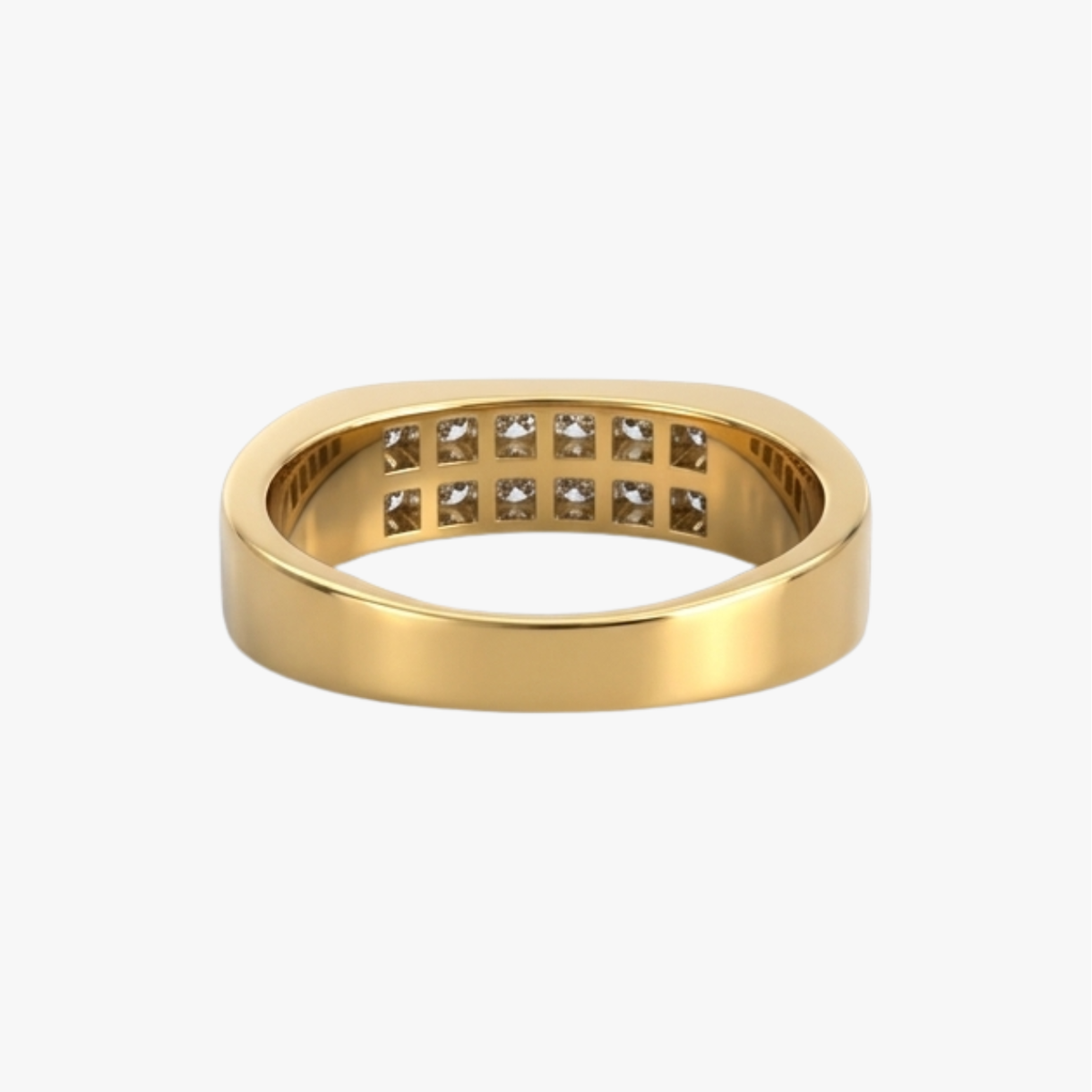 Comprar anillo realizado en oro amarillo de 18kt y 12 diamantes talla brillante en la parte central del anillo, Joyería Ian'Or, Envío gratis.