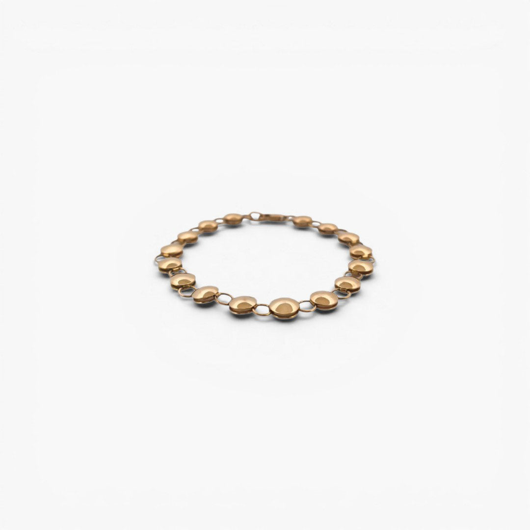 Comprar pulsera oro amarillo de 18kt con cadena de eslabones de bolitas planas. La pulsera mide 20,5cm y hace 7,77mm de grosor. Esta pulsera dispone de cierre tipo mosquetón.