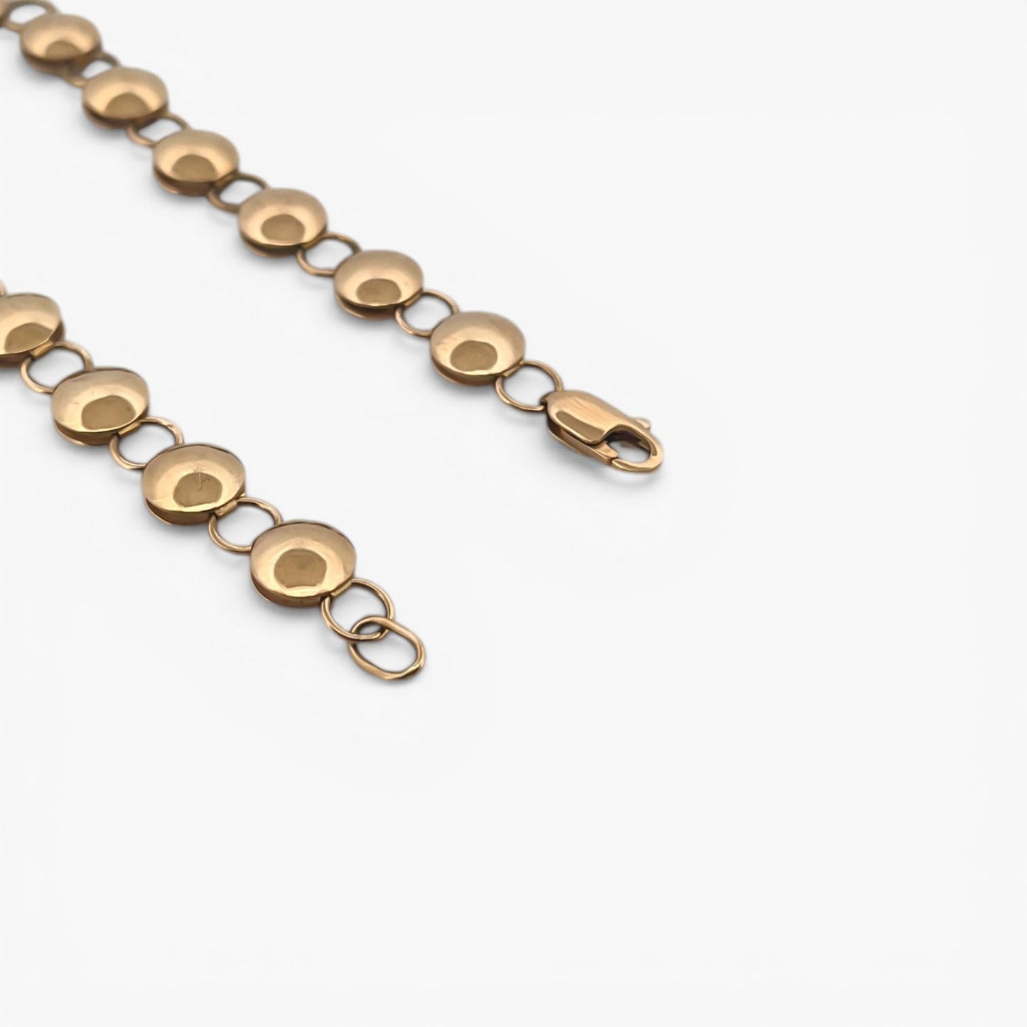 Comprar pulsera oro amarillo de 18kt con cadena de eslabones de bolitas planas. La pulsera mide 20,5cm y hace 7,77mm de grosor. Esta pulsera dispone de cierre tipo mosquetón.