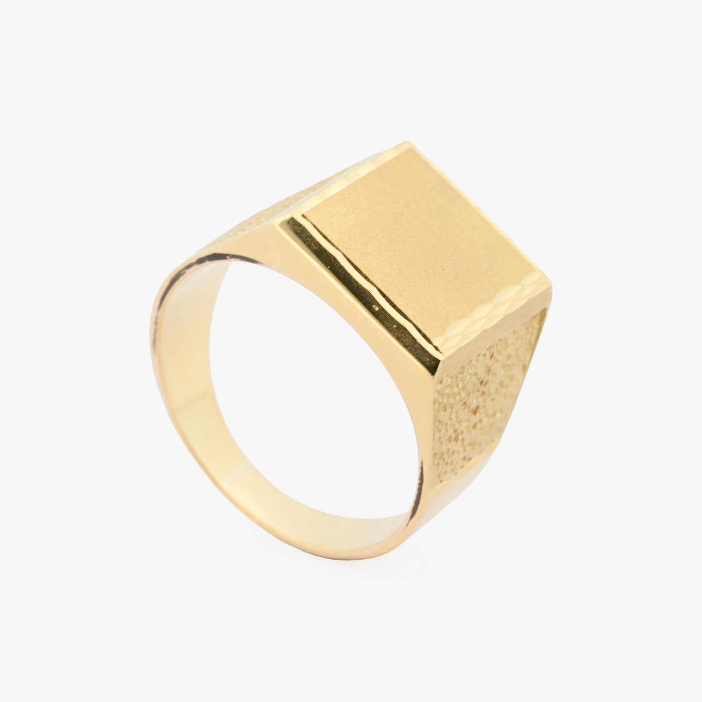 Comprar anillo tipo sello de oro amarillo de 18kt. Joyas de segunda mano y restauradas. Sellos de hombre  de oro 18kt baratos.