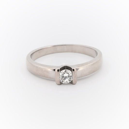 Solitario realizado en oro blanco con engaste de brillante en 4 grapas. Solitarios de oro blanco baratos, joyas de compromiso baratas