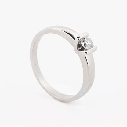 Solitario realizado en oro blanco con engaste de brillante en 4 grapas. Solitarios de oro blanco baratos, joyas de compromiso baratas