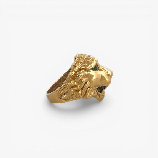 Comprar anillo de oro amarillo de 18kt en forma de cabeza de león con 2 circonitas en la parte de los ojos y 1 circonita talla brillante en la boca. Joyería compro oro mejor precio en Barcelona. Joyas de segunda mano al mejor precio. 