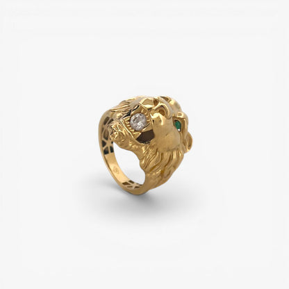 Comprar anillo de oro amarillo de 18kt en forma de cabeza de león con 2 circonitas en la parte de los ojos y 1 circonita talla brillante en la boca. Joyería compro oro mejor precio en Barcelona. Joyas de segunda mano al mejor precio. 