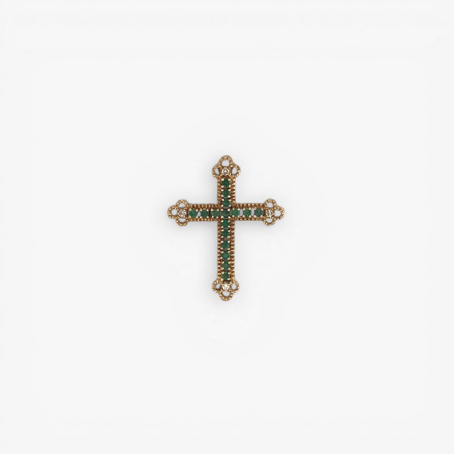 Comprar colgante en forma de cruz con 16 esmeraldas y 4 diamantes talla brillante en cada punta de la cruz realizada en oro amarillo de 18kt. Una preciosa cruz de esmeraldas unisex.Cruces de oro y diamantes 18kt baratas