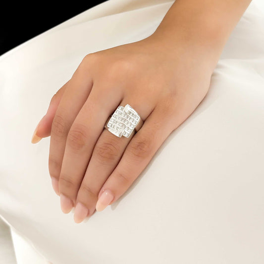 10763GM - Anillo oro blanco 18kt y pavé de 33 diamantes talla princesa