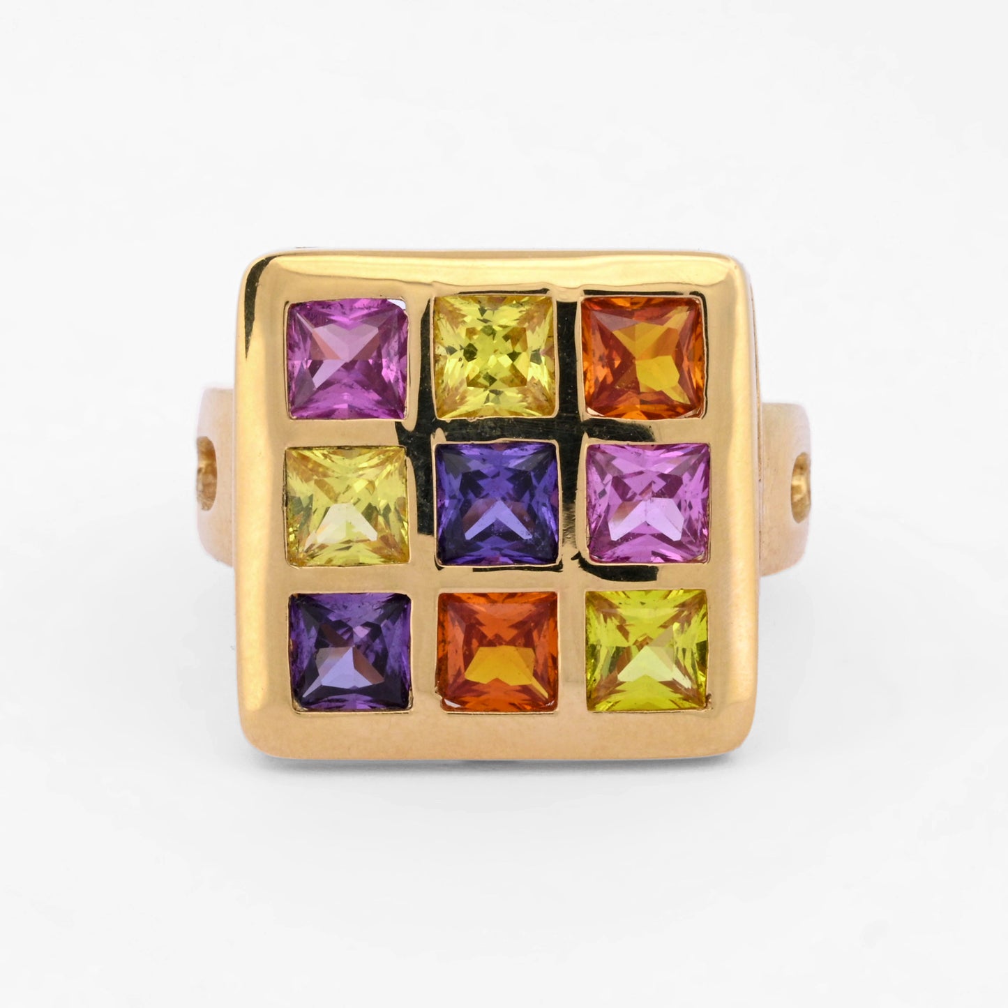 Anillo de oro amarillo de 18kt en forma de "cuadrado" con 9 piedras topacios de 4 colores distintos (amarillo, naranja, lila y rosa). Envío gratiuto, Joyería Ian'OR, envío asegurado.