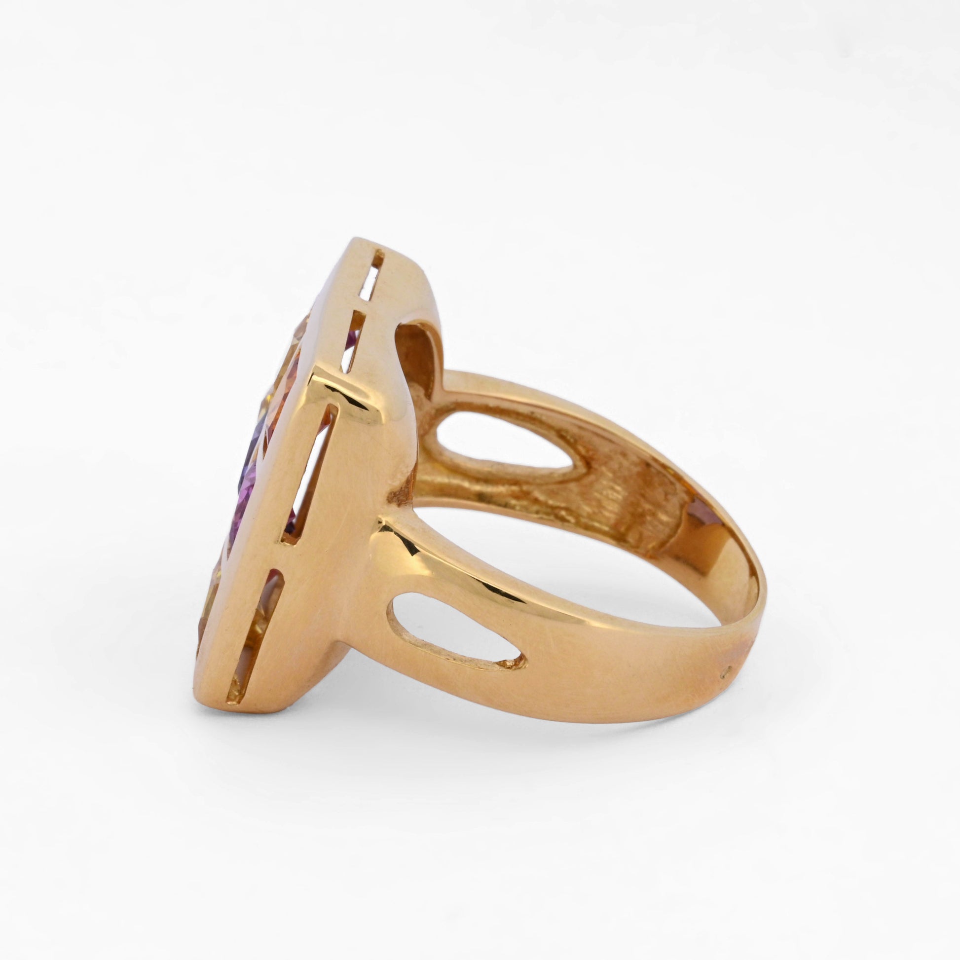 Anillo de oro amarillo de 18kt en forma de "cuadrado" con 9 piedras topacios de 4 colores distintos (amarillo, naranja, lila y rosa). Envío gratiuto, Joyería Ian'OR, envío asegurado.