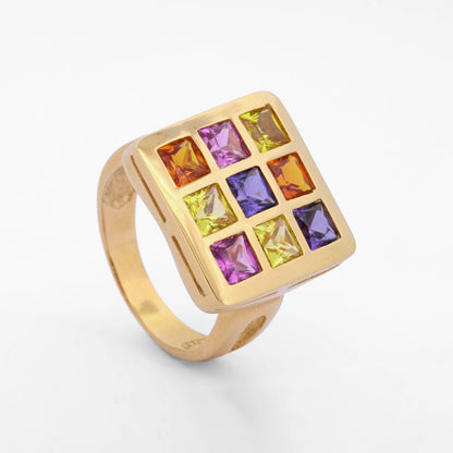 Anillo de oro amarillo de 18kt en forma de "cuadrado" con 9 piedras topacios de 4 colores distintos (amarillo, naranja, lila y rosa). Envío gratiuto, Joyería Ian'OR, envío asegurado.