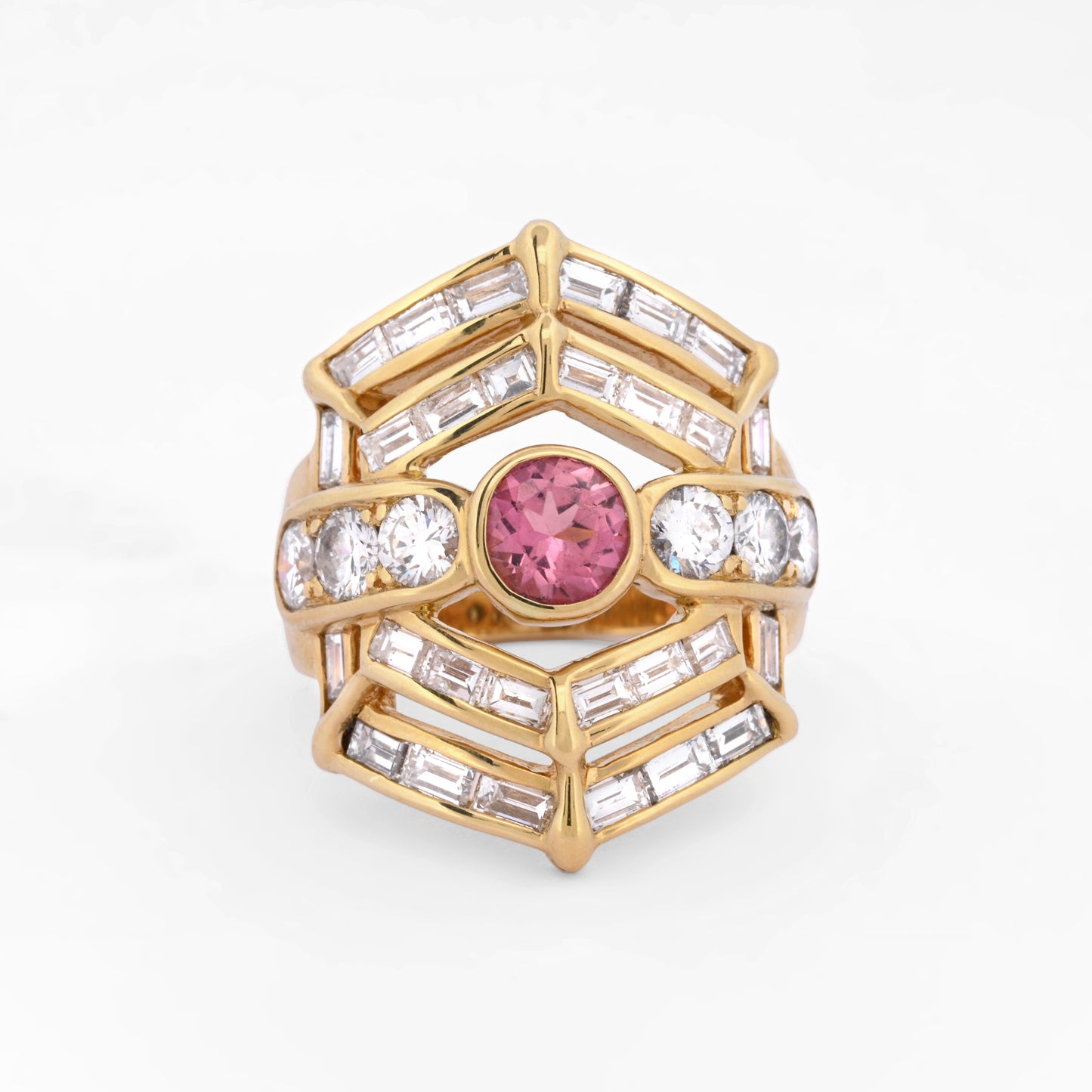 Anillo de oro amarillo de 18kt con diamantes talla brillante y baguette y una piedra Rosa de Francia. Envío gratiuto, Joyería Ian'OR, envío asegurado