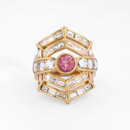 Anillo de oro amarillo de 18kt con diamantes talla brillante y baguette y una piedra Rosa de Francia. Envío gratiuto, Joyería Ian'OR, envío asegurado