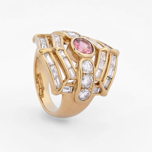 Anillo de oro amarillo de 18kt con diamantes talla brillante y baguette y una piedra Rosa de Francia. Envío gratiuto, Joyería Ian'OR, envío asegurado