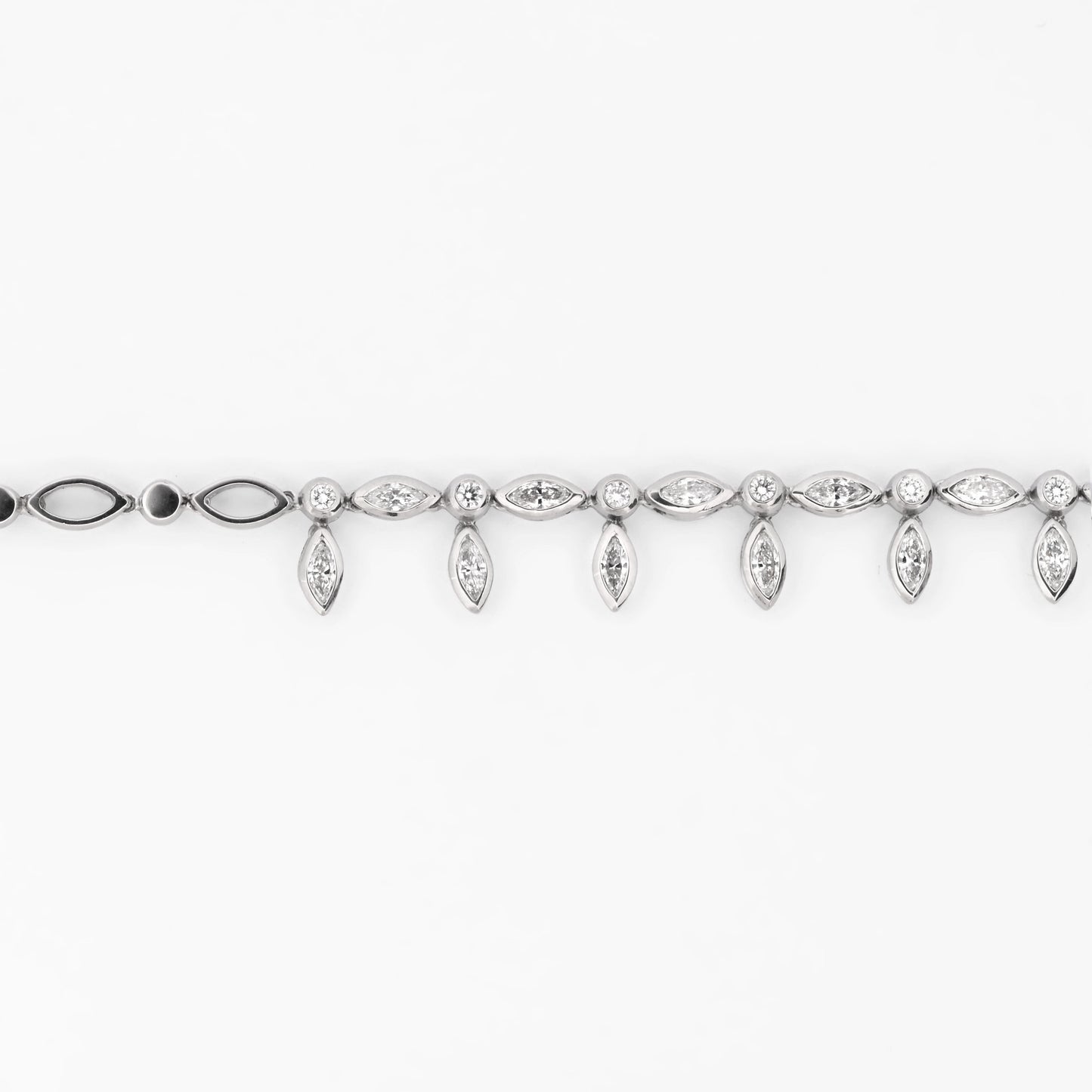 Comprar collar en oro blanco de 18kt con diamantes talla navette y brillante. Joyería Compro Oro Barcelona. Ian'Or.