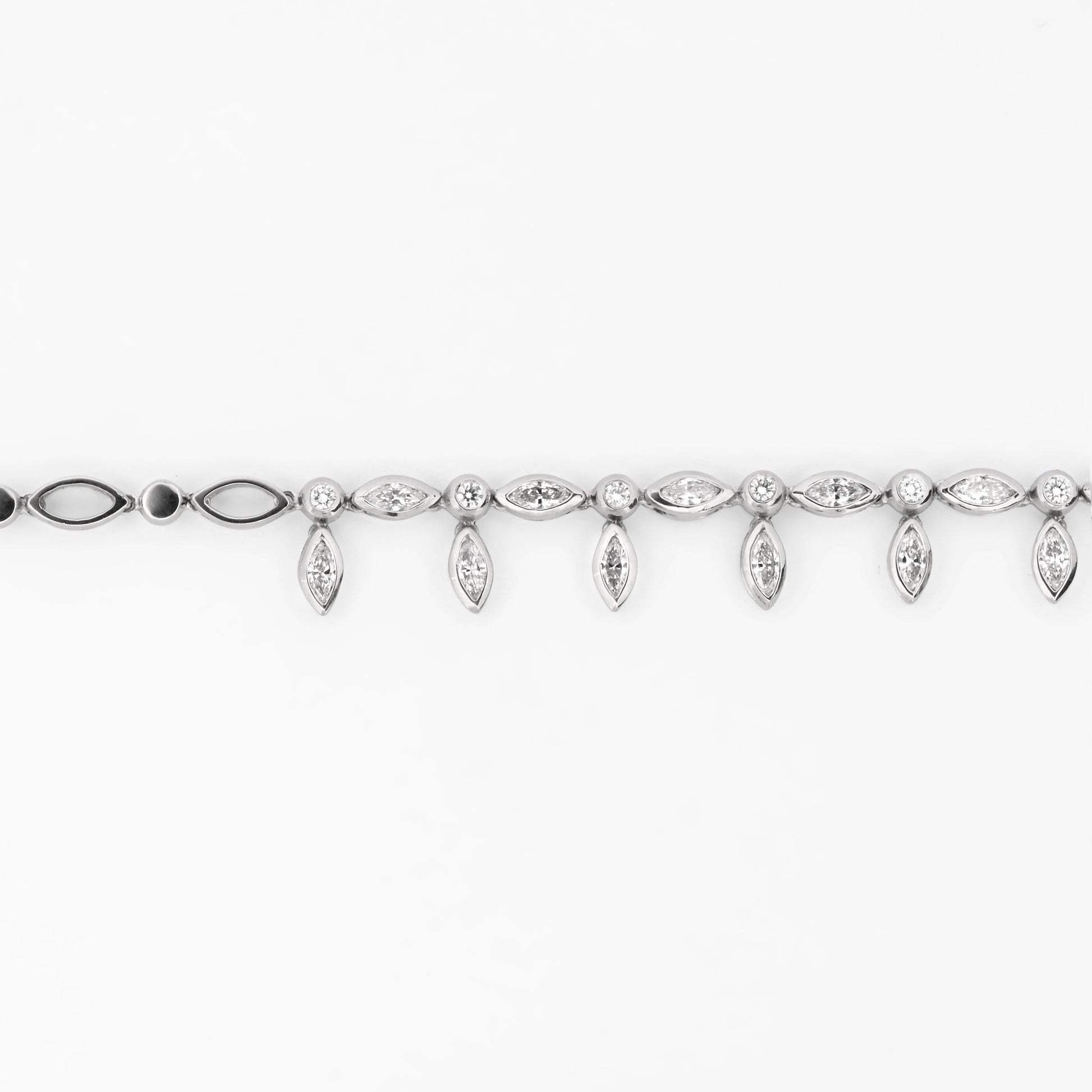 Comprar collar en oro blanco de 18kt con diamantes talla navette y brillante. Joyería Compro Oro Barcelona. Ian'Or.