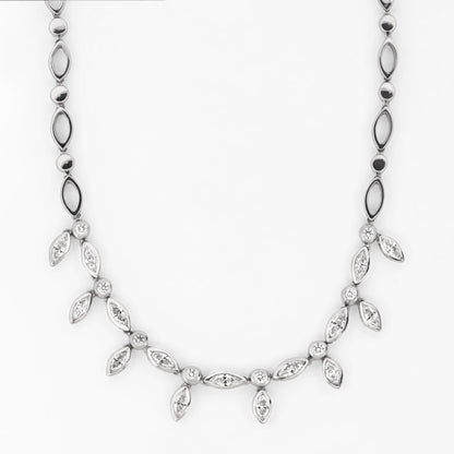 Comprar collar en oro blanco de 18kt con diamantes talla navette y brillante. Joyería Compro Oro Barcelona. Ian'Or.