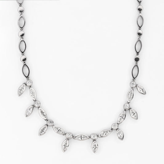 Comprar collar en oro blanco de 18kt con diamantes talla navette y brillante. Joyería Compro Oro Barcelona. Ian'Or.